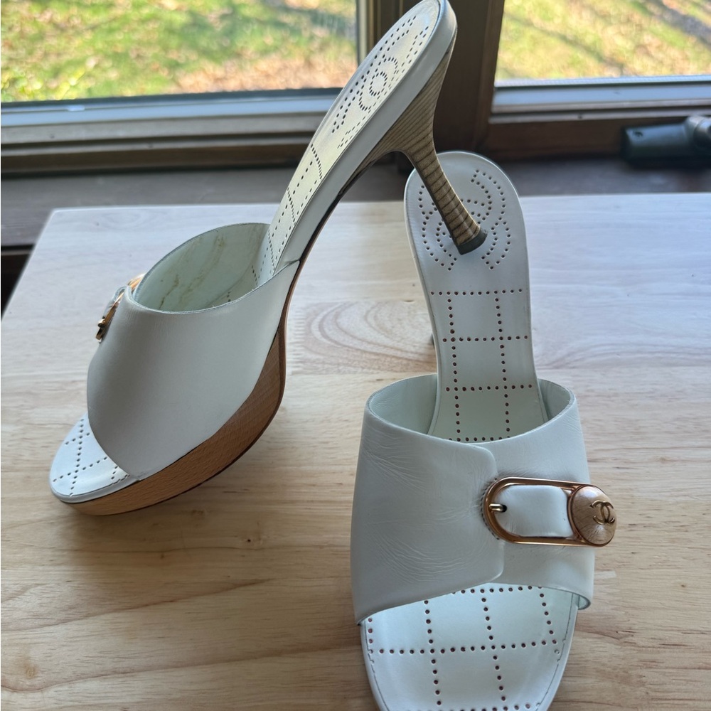 Chanel White Women's Slide heels with Gold Buckle - Picture 2 of 10